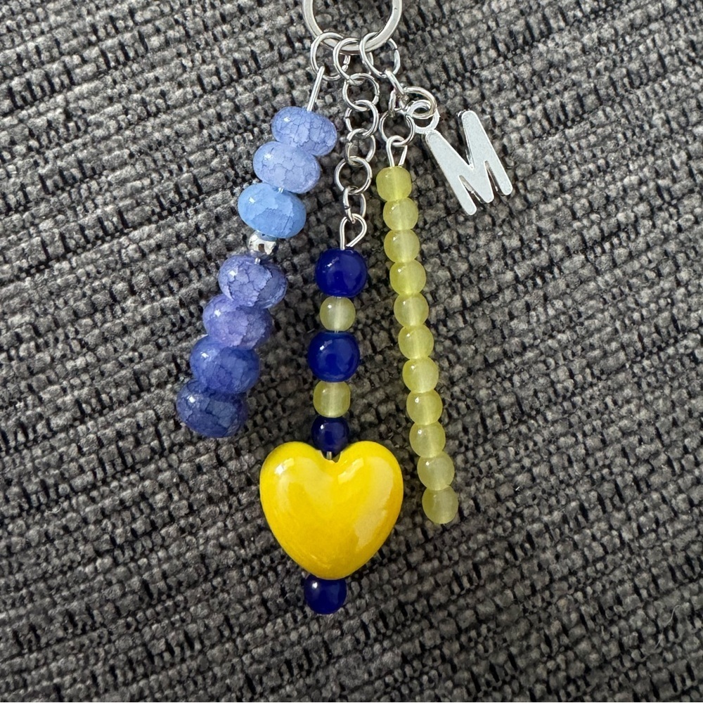 University of Michigan Handmade Beaded Heart Bag Charm Keychain - Picture 2 of 2